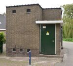 De zijkant van het transformatorhuisje.
              <br/>
              Richard Keijzer, 2014-08-28